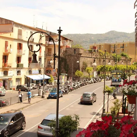 בית הארחה The Night 4*